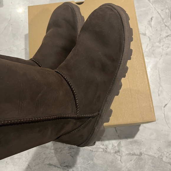UGG Classic Short II Women’s Brown Boot - Size 9 - Picture 4 of 8